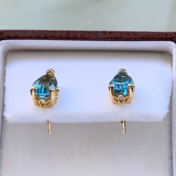 NEW 14KY London Blue Pear Shaped Stud Earrings - Picture 12 of 14